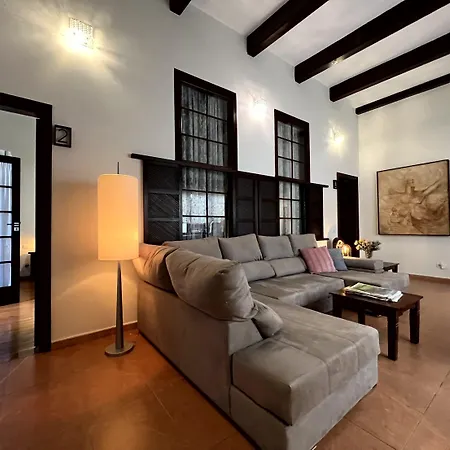 Santa Ana & * Las Palmas