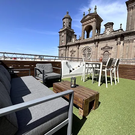 Santa Ana & * Las Palmas